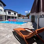 White House Paradise