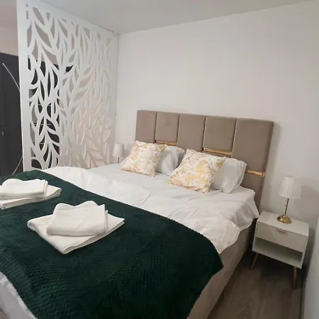 White House Paradise *