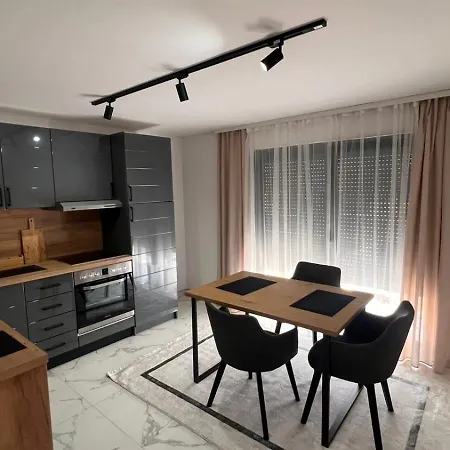White House Paradise Apartman *