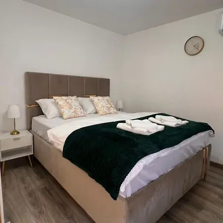 White House Paradise *