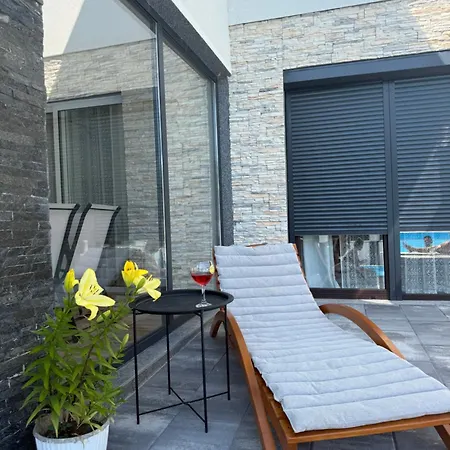 White House Paradise Apartman