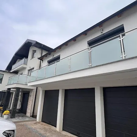 White House Paradise 公寓