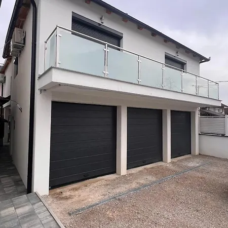 White House Paradise * Bihać