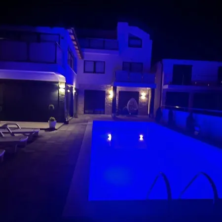 White House Paradise بيهاتش